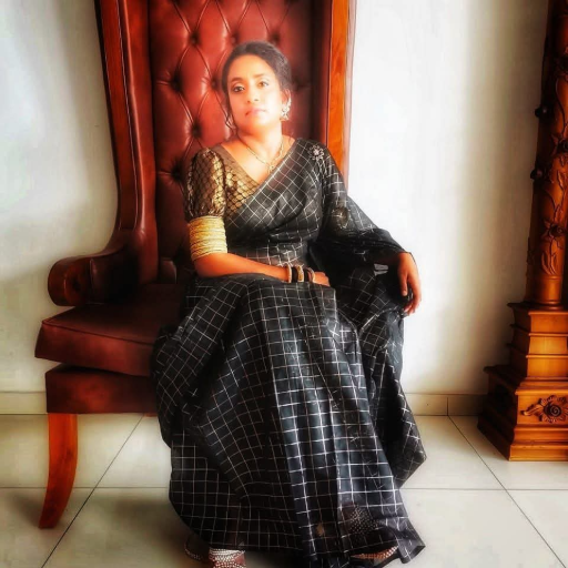 දේශමාන්‍ය කීර්ති ශ්‍රී යුරෝපීය ගුප්ත වේදිනි,  මානවිල කවිතිලක පාරම්පරික වෛද්‍ය